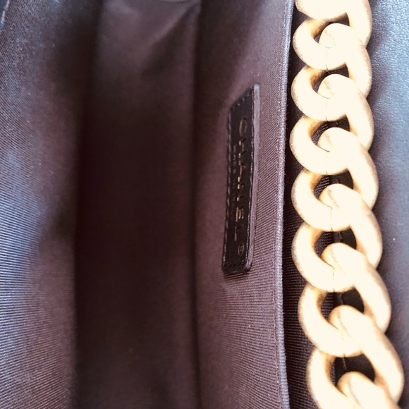 New CHANEL  Quilted Medium Boy Flap Shoulder Bag with Gold Chain. - Picture 11 of 13